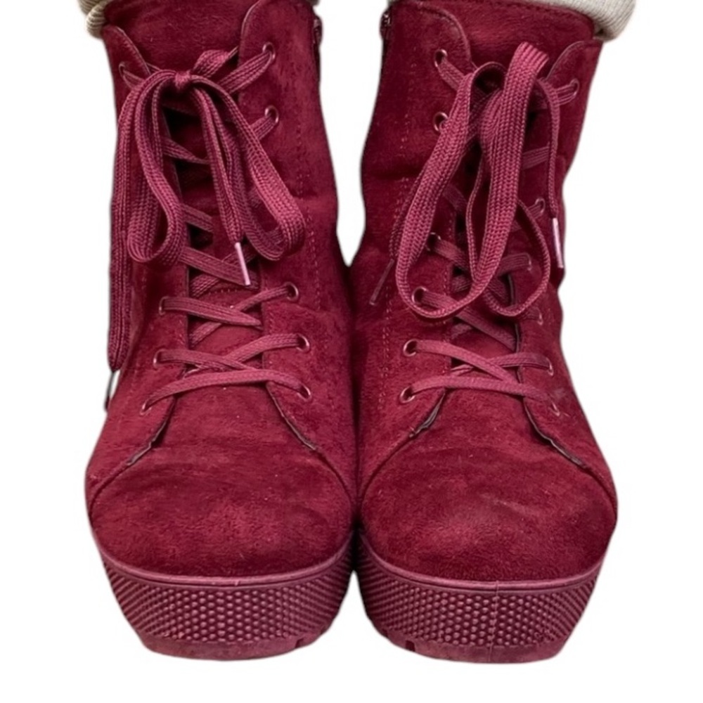 Red wine size 10 faux suede lace up  boots with lug sole like new